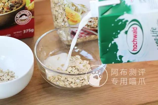 燕麦片怎么吃才减肥最有效,什么时间段吃燕麦片更有助于减肥