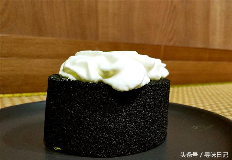 日本的金箔冰淇淋,吃货们吃能拉丝的冰淇淋