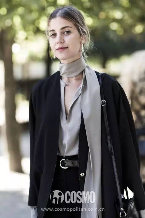 灰色衬衫连衣裙领带搭配,金小妹白衬衣搭配图片