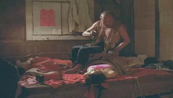 性无能,被劈腿,对着大海撸啊撸,廖凡因女友劈腿裸奔后开枪自杀