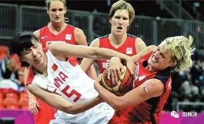 打羽毛球的女人很迷人,坚持打羽毛球的女人