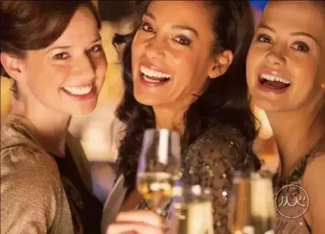 会喝酒的女人是怎样的女人,能喝酒的女人是什么样的人