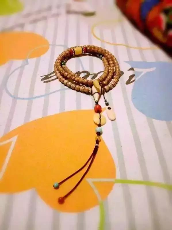 你这么丑就别戴南红了！