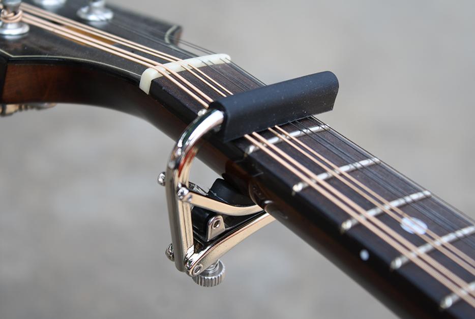 如何使用吉他调音,怎样用吉他和弦样式弹旋律