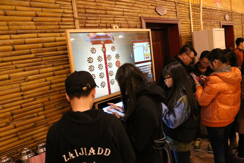 天了噜!互联网+新媒体企业的年会这样搞!