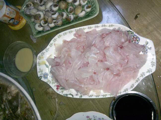 牛人自制钓鲢鱼饵,自制鱼竿钓七星鱼