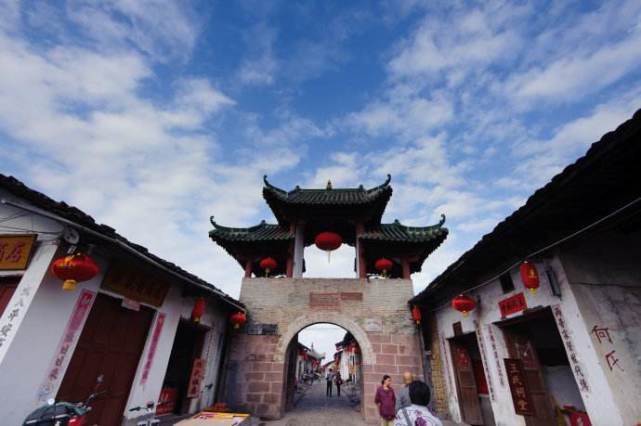 南雄珠玑古巷潘氏大宗祠面貌,广东韶关南雄珠玑古巷贵妃塔