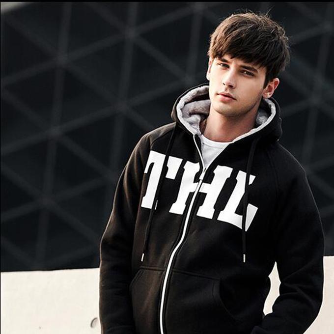 卫衣这个运动感的单品,运动卫衣怎么穿出时髦感