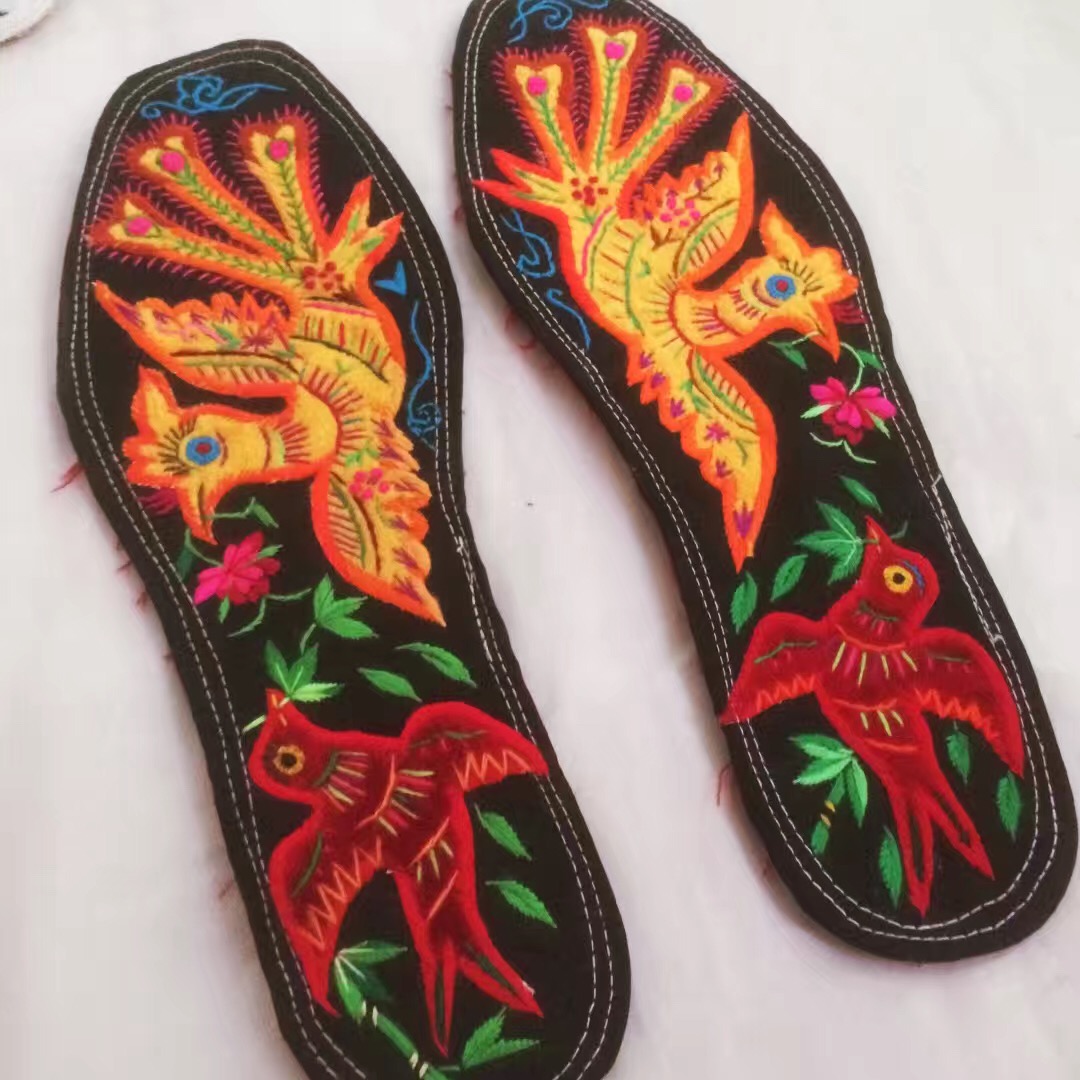自己亲手做的绣花鞋垫真实图片,纯手工绣花鞋垫图片