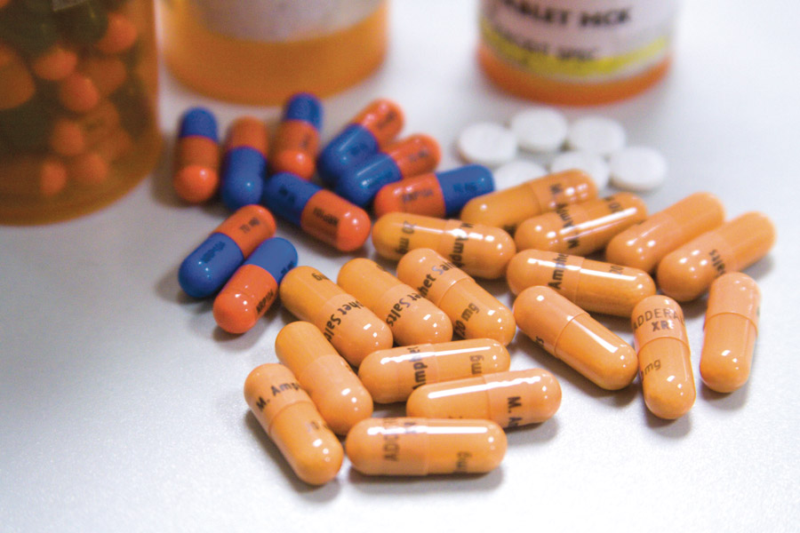 宝宝误吞了大人的药怎么办,宝宝误吞了东西在胃里怎么办