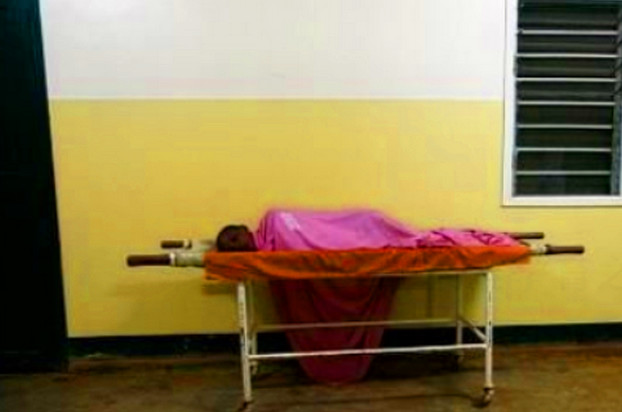 非洲女人分娩全过程，看完令人心痛不已！