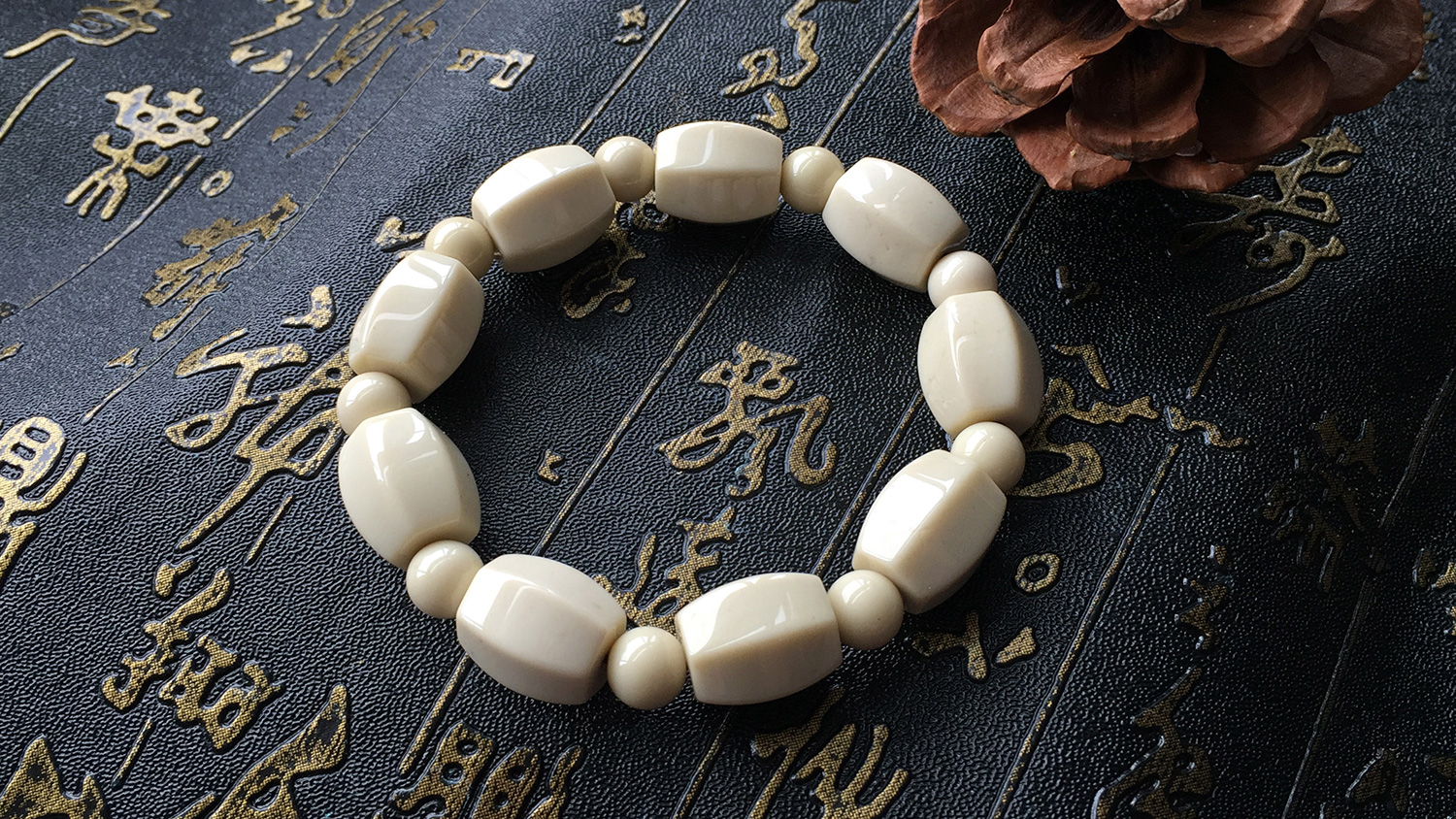 鍦颁腑娴锋境瀹濊泲鐧界煶鏄櫧鑹插悧,鍦颁腑娴锋境瀹濊泲鐧界煶钃濊壊