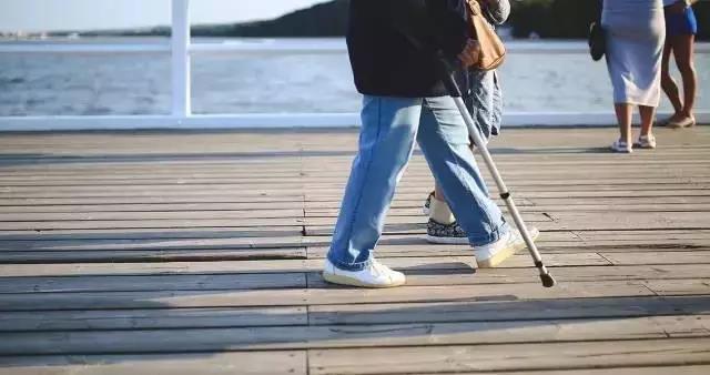 且行且珍惜保护膝盖的动作,退行性膝关节病中医治疗方法