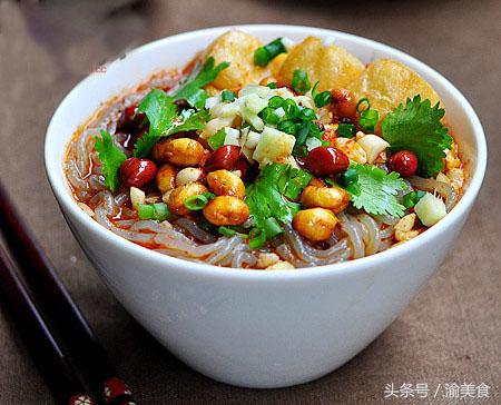 重庆磁器口酸辣粉用什么粉做的,天下第一粉酸辣粉
