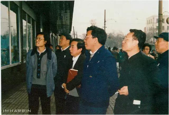 “格调如此独特，真不容易”！—曾被全国瞩目的秋林公司橱窗广告