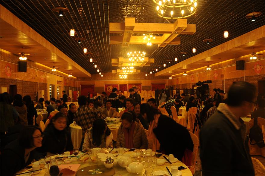 天了噜!互联网+新媒体企业的年会这样搞!