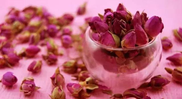 玫瑰控｜想把所有护肤日用品都换成玫瑰香味的，宛若走在*瑰园玫**中