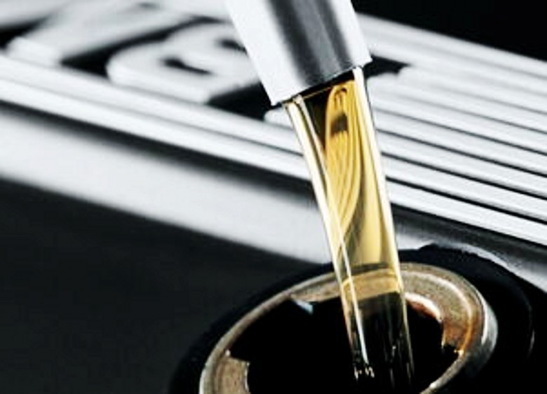 换机油剩下的机油还能加进去用吗,换机油要不要把原先的机油放出