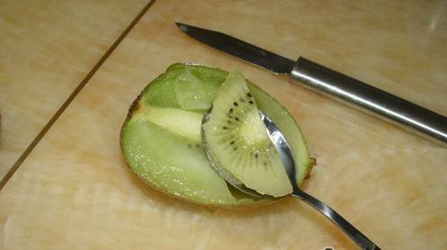 吃猕猴桃的正确姿势是什么,涨姿势学技术