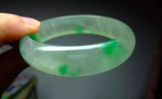 翡翠的abcd货的基本鉴定特征,如何鉴别b货翡翠和天然翡翠