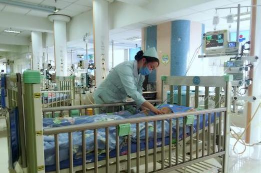 捂热综合症患儿死亡,八岁孩子捂热综合征