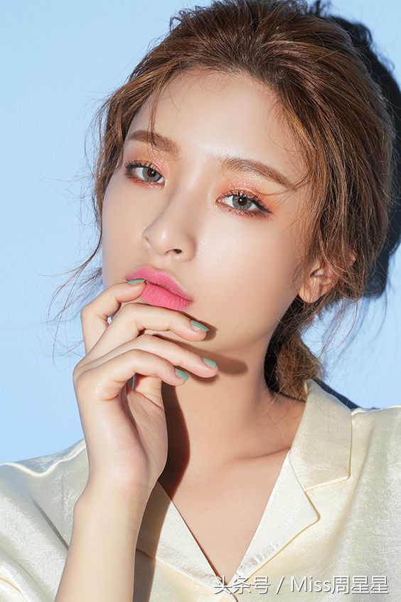 唐嫣宋佳穿衣搭配图片,白色月光宋佳美甲图