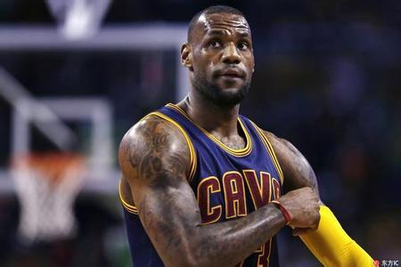 篮球三大巨头乔丹科比詹姆斯,小球迷问乔丹科比和詹姆斯谁强