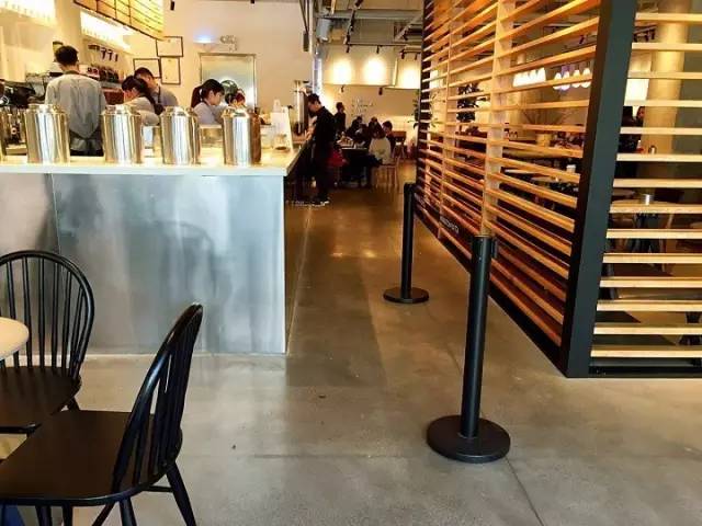 这家饮料店，从东莞排到深圳又排到上海，是好喝还是装逼！