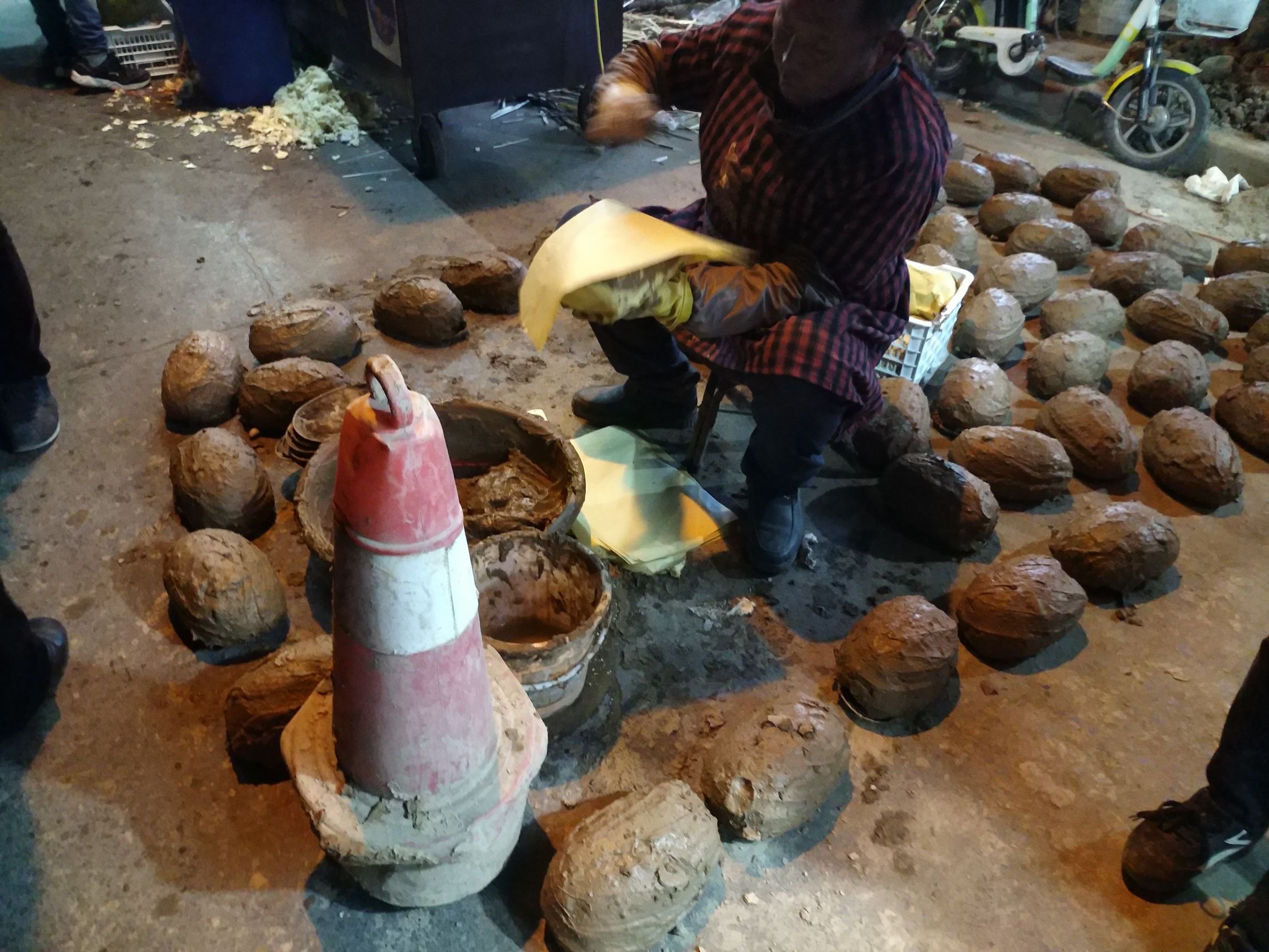 这些路边小吃：虾扯蛋、烈焰烧、大屌烧、关东煮、烤鸟蛋吃过吗？