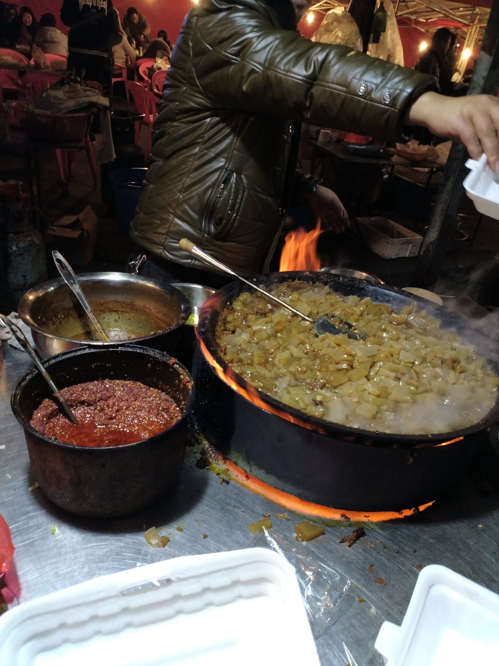 这些路边小吃：虾扯蛋、烈焰烧、大屌烧、关东煮、烤鸟蛋吃过吗？