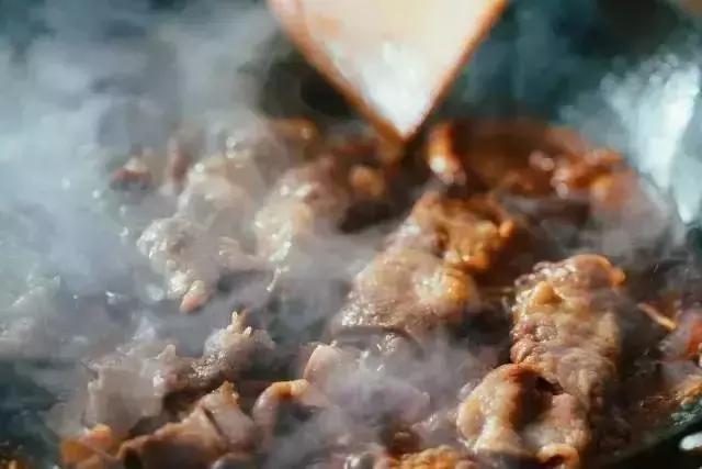 来一碗咖喱牛肉饭,一碗精致的牛丼饭