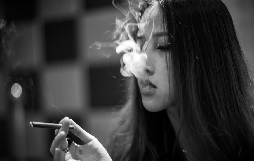 女孩15岁叛逆到夜场,17岁女孩叛逆去酒吧该怎么办