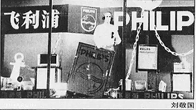 “格调如此独特，真不容易”！—曾被全国瞩目的秋林公司橱窗广告