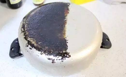 厨房小窍门:锅底“美白”、牛奶“502”使你的厨具洁白如新