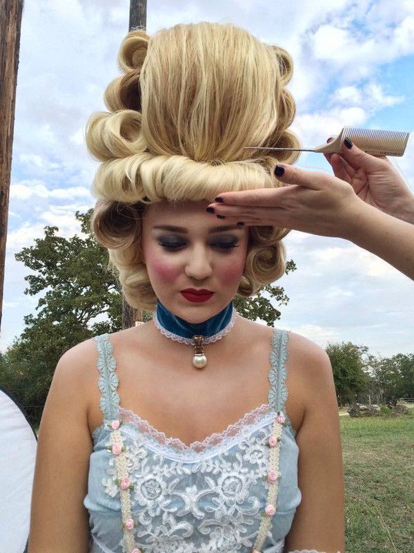 三个一无所有的女人，用以物换物和手工制作的方式再造绝代艳后！