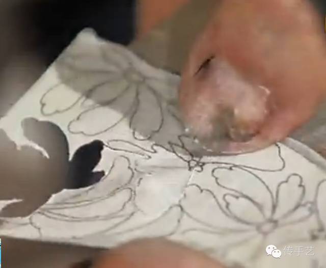 把贝壳焯水，去皮，切片，然后变魔术螺钿工艺（附制作工艺）