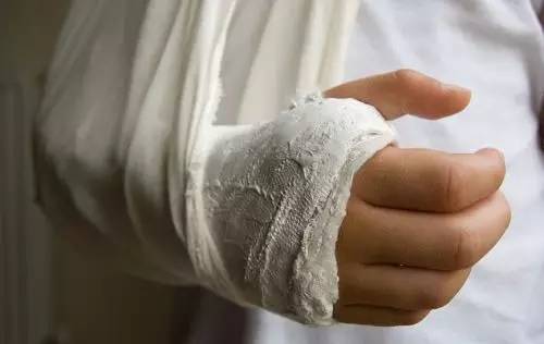 小儿骨折的危害有哪些,小儿骨折不愈合怎么处理