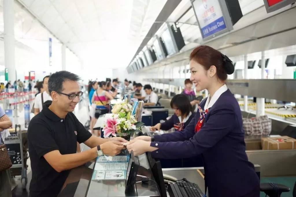 购买机票时名字错了怎么办,机票名字写错了能登机吗