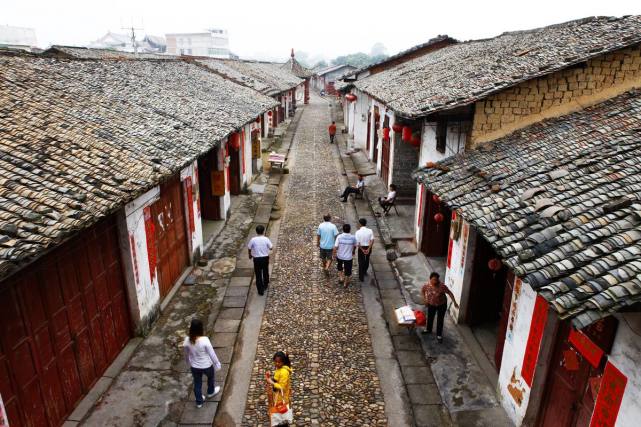 南雄珠玑古巷潘氏大宗祠面貌,广东韶关南雄珠玑古巷贵妃塔