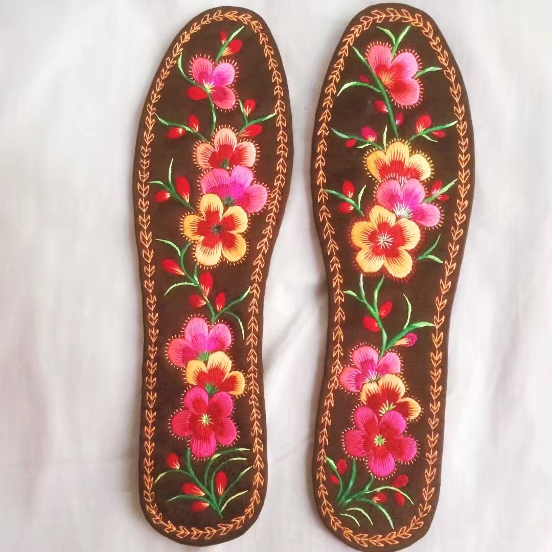 自己亲手做的绣花鞋垫真实图片,纯手工绣花鞋垫图片