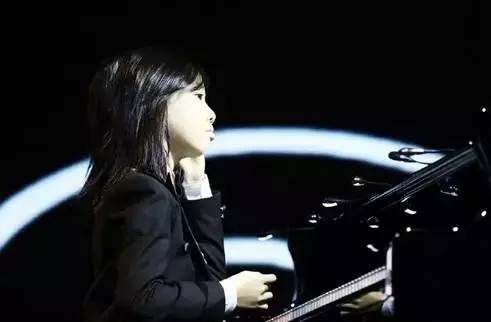 都在催谢娜当妈!没想到她早已练好带娃秘籍