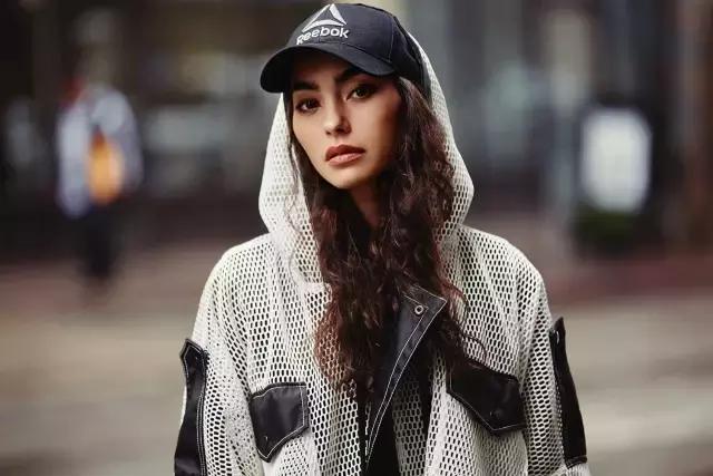 「K语闲谈」你的女神AdrianneHo想跟你穿情侣鞋