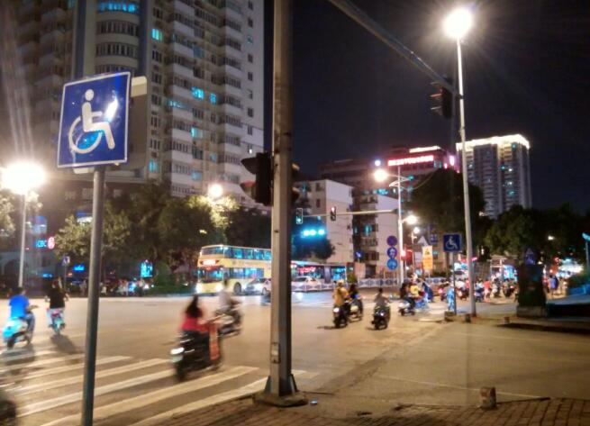 骑在电驴上的城市南宁,广西骑电驴