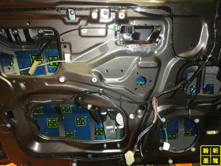 帕杰罗改音响和隔音,三菱帕杰罗汽车音响升级案例