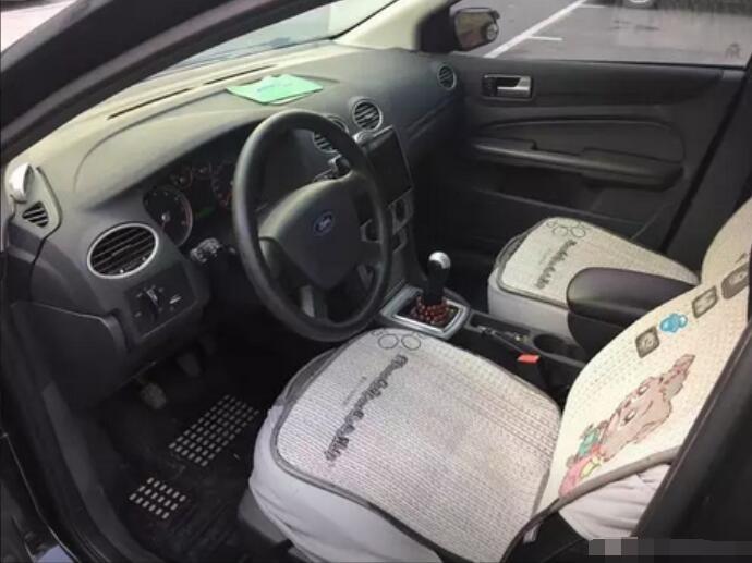 福特福克斯2007款自动三厢2.0落地,福克斯两厢2007款