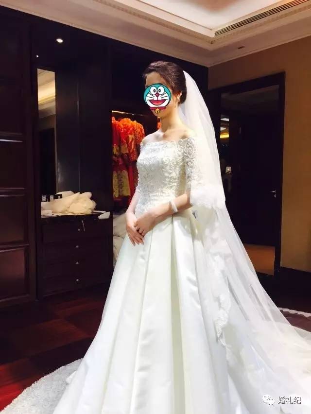 太瘦婚纱撑不起来？她们试完10家店，发现这3个款式最遮骨头