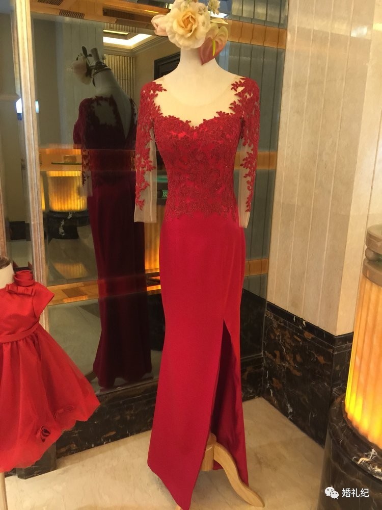 太瘦婚纱撑不起来？她们试完10家店，发现这3个款式最遮骨头