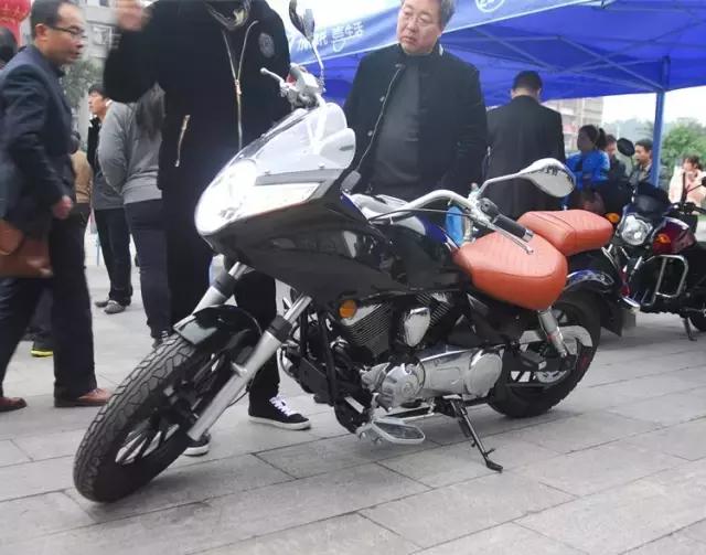 国产巡航摩托车600cc,国产美式v缸太子力帆v16
