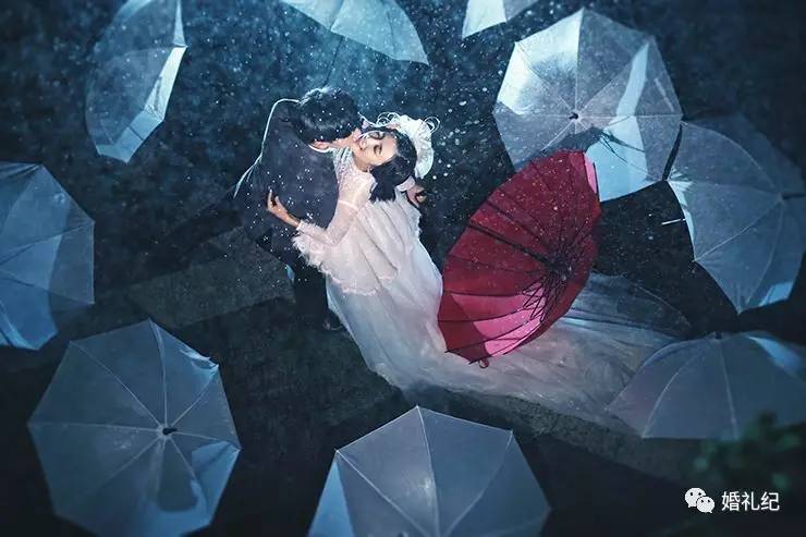 春天适合拍婚纱照的地方,雨天拍婚纱照也是别有一番风味
