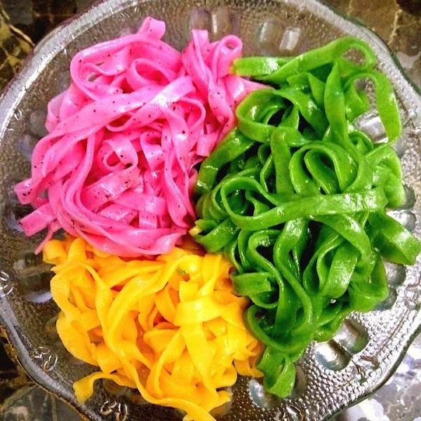 彩色面条用什么蔬菜,彩色蔬菜面条的做法